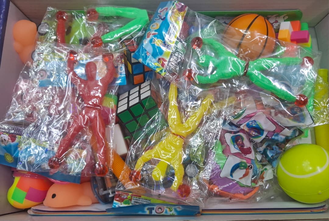 CAJA CON MINI JUGUETES PARA FIESTA 52 PZA